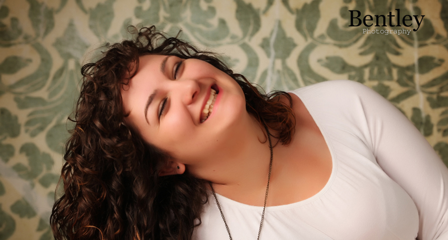 senior_portrait_WBHS_pictures_photographer_laughing